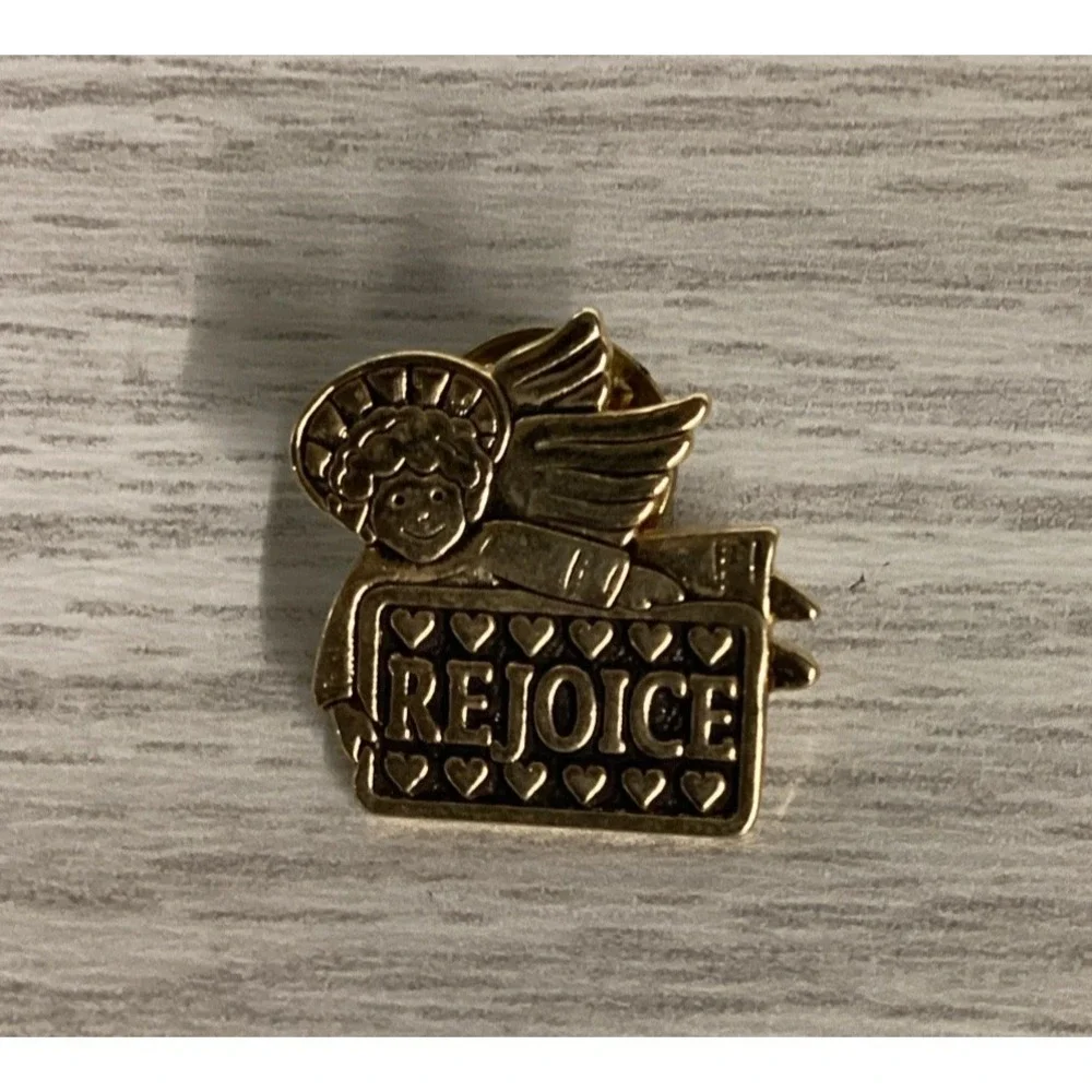 Goldtone Pin Angel 